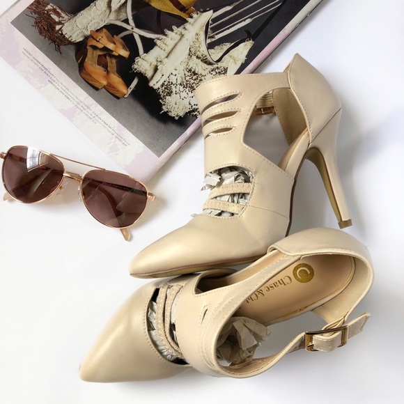 Chase & Chloe Cream Pumps - Picture 2 of 7